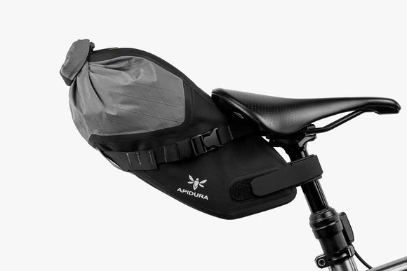 Sacoche de selle Apidura Expedition Saddle Pack (9L) – Baroudeur Cycles Sacoche de selle Apidura Expedition Saddle Pack (9L) – Baroudeur Cycles